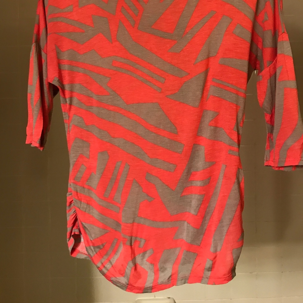 patterned top - Picture 3 of 3